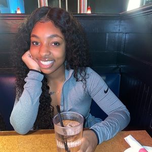 Meet your Posher, Mia